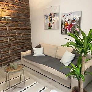 Alfonzetti-5 Min Walk To Central Train And Bus Station Apartament