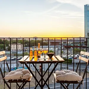 Stylish & Cozy - 5 Star Location- Balcony - View , Rzym Włochy