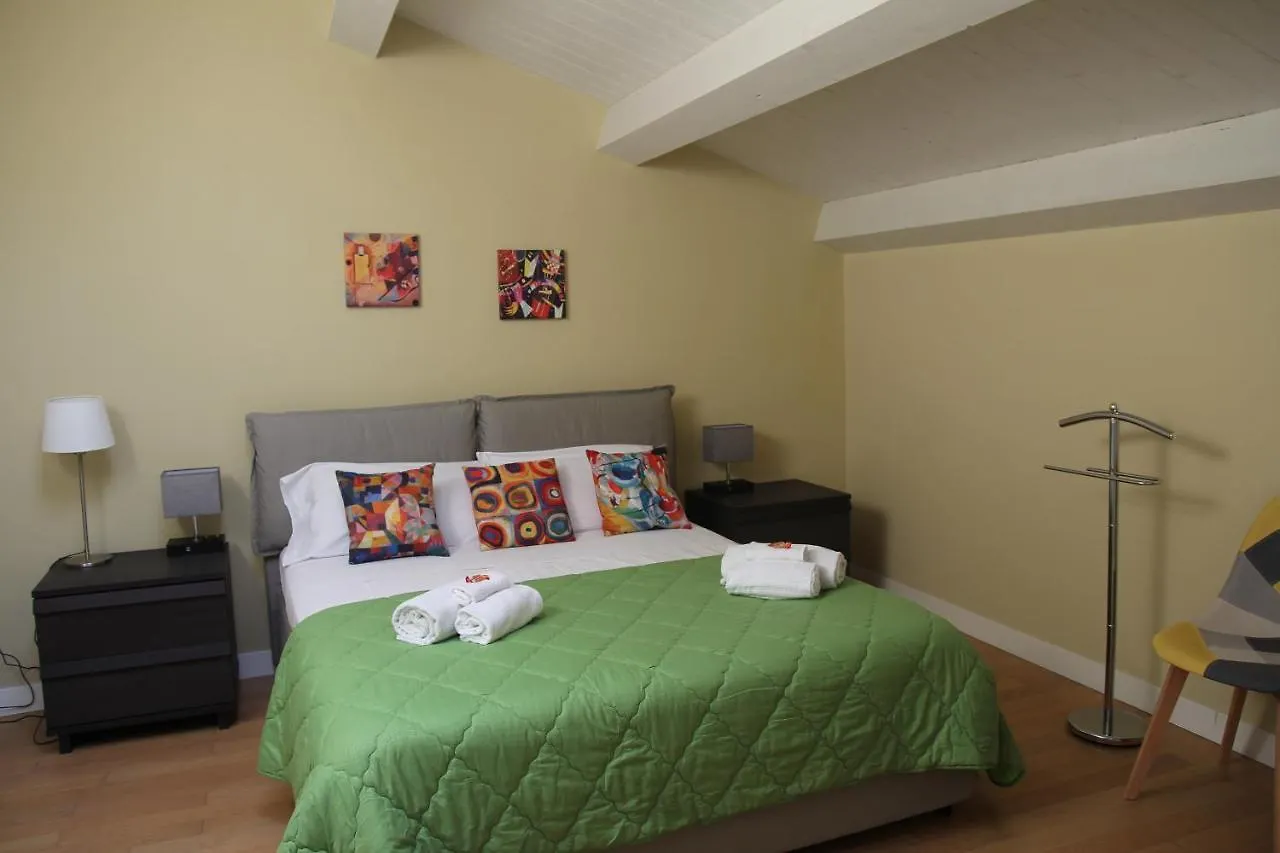 Holiday In Home Suite Archimede カターニア アパート